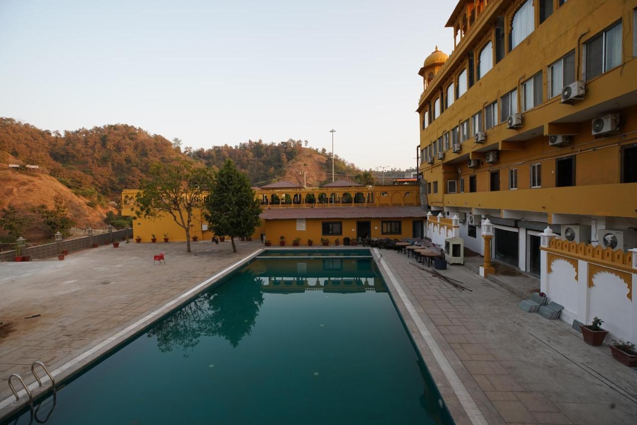 Rawla Ratanpur Bechiwāra Exterior foto